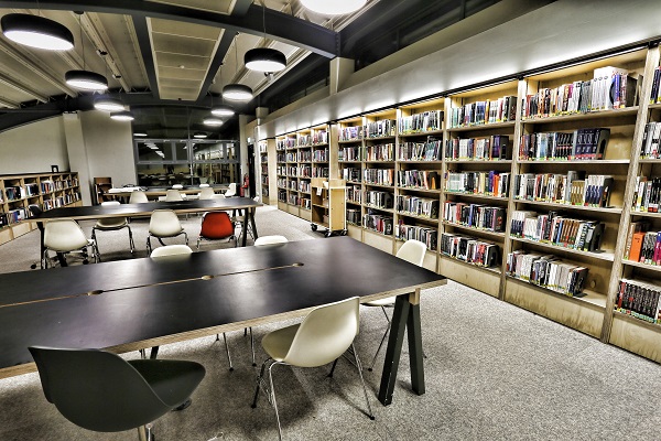 Thư viện của University for the Creative Arts International College